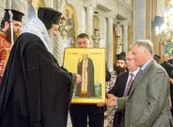 Икона святого преподобного Серафима Саровского в дар митрополиту Патрскому Хризостому
