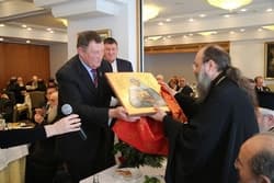 Икона Святой Матроны Московской преподнесена в дар митрополиту Патрскому Хризостому